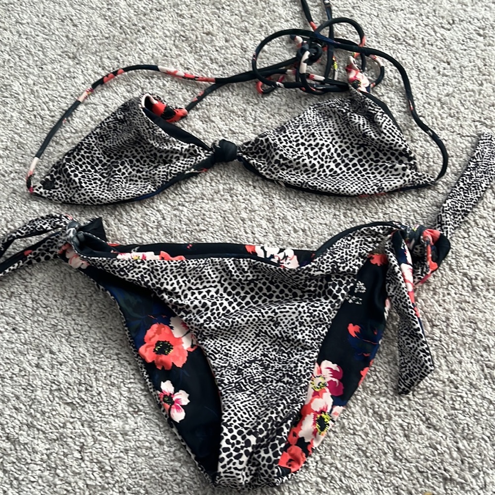 Volcom reversible bikini - Picture 2 of 2